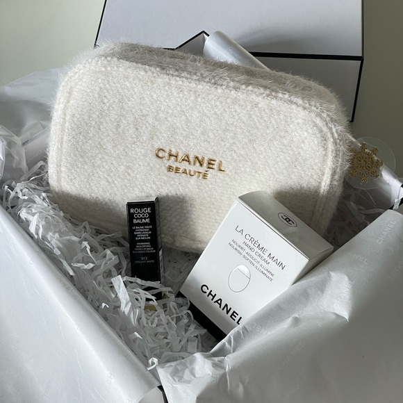 2024 CHANEL MOISTURE TO GO CHRISTMAS LIMITED EDITION SET - Picture 2 of 7